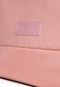 Eastpak TECUM F - Malý batoh  - cnnct f pink