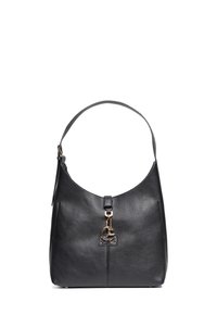 Černá kožená kabelka přes rameno s texturovaným povrchem, zakřiveným tvarem, nastavitelným popruhem a zlatými kovovými detaily na přední straně.