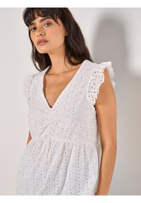 Apricot RUFFLE  biały