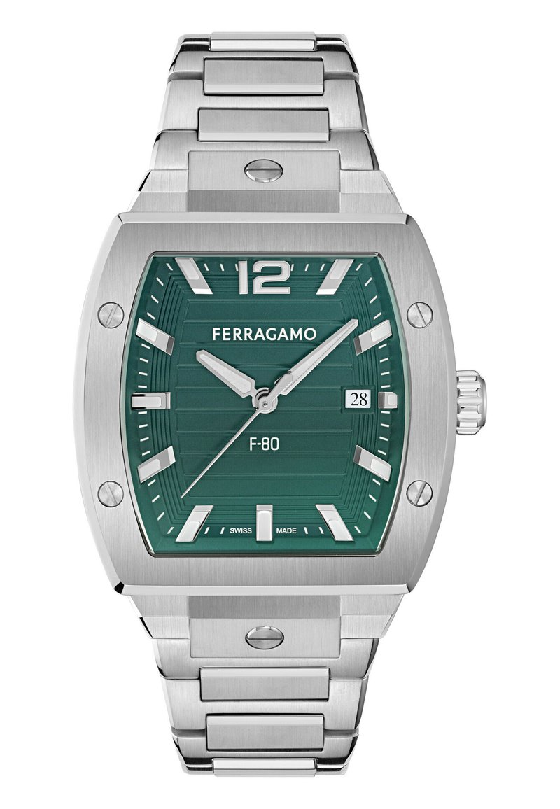 Hodinky FERRAGAMO F-80 majú zelený textúrovaný ciferník, puzdro a náramok z nerezovej ocele v striebornom odtieni, výrazné hodinové značky a zobrazenie dátumu.