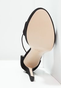 MAI PIÙ SENZA Sandály na vysokém podpatku - black