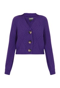 Lyhyempi neuletakki violettina, jossa on teksturoitu ribbikuvio, syvä V-pääntie ja kolme ruskeaa nappia edessä.