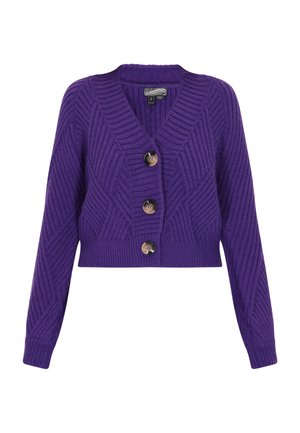 Cardigan corto di colore viola, caratterizzato da un motivo a coste testurizzato, scollatura a V profonda e tre bottoni rotondi marroni sul davanti.