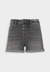 Pantalones cortos de mezclilla grises con una cintura alta, que cuentan con un cierre de botón, cinco bolsillos y un dobladillo enrollado. La tela tiene una textura ligeramente descolorida.