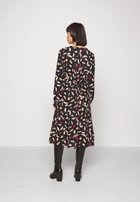 VILA Petite VILEAF  V NECK MIDI DRESS - Vestido de dia - black