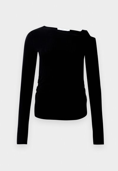 Top lungo nero a maniche lunghe con design a spalla unica, caratterizzato da un dettaglio arricciato sul lato. Realizzato in tessuto morbido e elasticizzato con una consistenza liscia.
