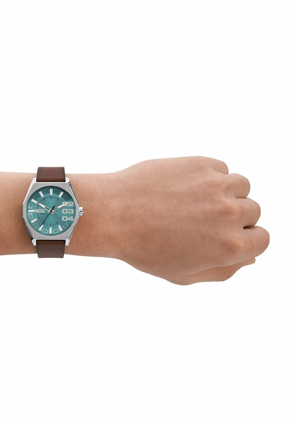 TRADITIONAL SCRAPER - Uhr