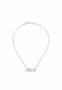 Collana in argento con pendente cursivo "Ariel" arricchito da piccole pietre trasparenti, che mette in risalto un design delicato e una finitura raffinata.
