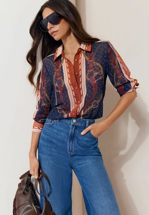 Lipsy, CHIFFON PRINTED SHIRT - Paitapusero - navy chain print