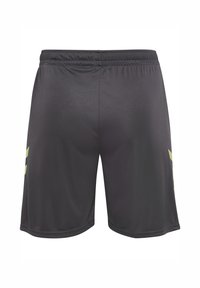 Schwarze Sportshorts mit elastischem Bund, gelbe Chevron-Streifen an den Seiten, von hinten vor weißem Hintergrund dargestellt.