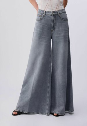 HIGH-WAISTED SUPER - Jeans a zampa - grey denim