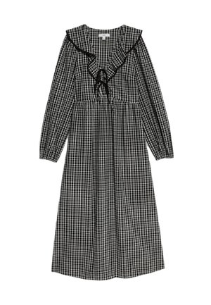 Abito a maniche lunghe in bianco e nero a quadri, con scollatura arricciata, dettaglio cravatta frontale e una silhouette fluida. Tessuto morbido.