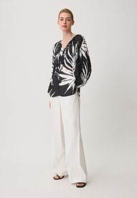 comma MIT ALL-OVER-PRINT - Bluse - schwarz