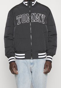 Tommy Jeans Zimní bunda - black