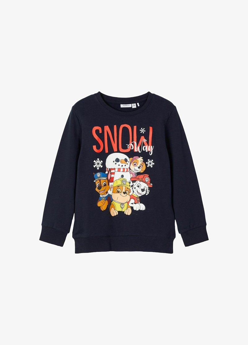 Mørkeblå sweatshirt med rund hals og ribbede mansjetter, prydet med et fargerikt grafisk motiv av tegneseriehunder, snømann og teksten "SNOW Way".