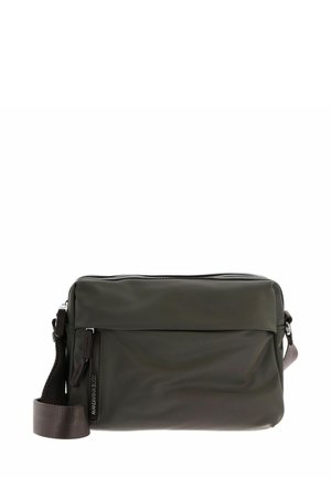 Sac bandoulière vert foncé en matériau lisse et durable. Dispose d'une fermeture éclair, d'une sangle ajustable et d'une poche avant avec zip.
