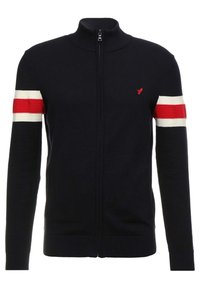 Marinblå zip-up tröja med hög krage, med röda och vita randiga detaljer på ärmarna och en liten broderad logotyp på bröstet.