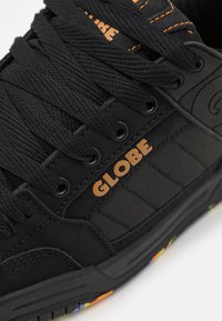 Globe TILT - Sapatilhas de skate - black/clay