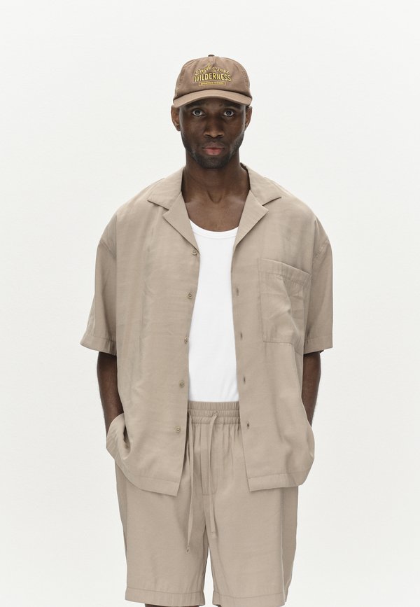 JENS OVER RESORT YARI SS - Hemd - sand greige