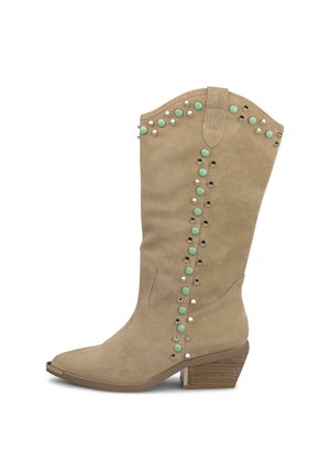Botas de vaquero de ante marrón claro con adornos de tachuelas turquesas y plateadas, tacón de madera apilada y punta redondeada.