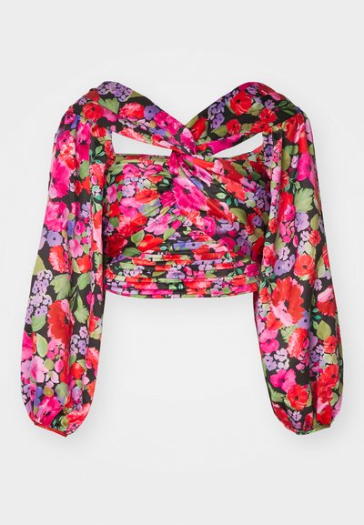 Λουλουδάτο crop top με πλισέ μανίκια σε ζωντανά ροζ, κόκκινα και μωβ σχέδια σε σκούρο φόντο; διαθέτει σχέδιο με κόμπο στην περιοχή του λαιμού.