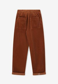 Pantalon en velours côtelé marron avec une texture côtelée, comprenant deux poches arrière et un ourlet replié. Taille élastique pour le confort.