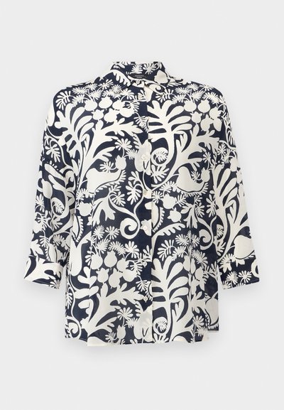 Camisa azul marino con patrones florales blancos, de manga larga, diseño con cuello, botones en el frente y un corte holgado, hecha de tela ligera.