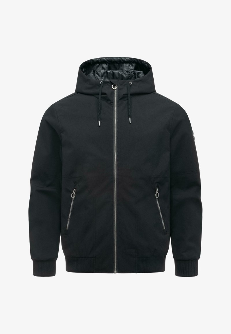 Czarna kurtka z kapturem, zapinana z przodu na zamek, z regulowanym sznurkiem w kapturze, dwoma kieszeniami na zamek oraz ściągaczami na mankietach i u dołu.