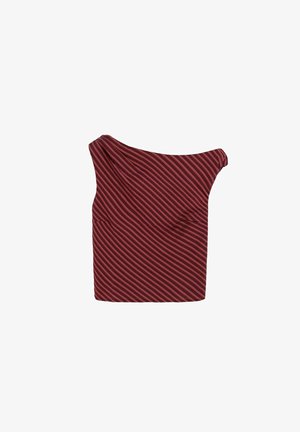Top asymétrique ajusté à une épaule avec des rayures diagonales rouges et rouge foncé, détail froncé à l'épaule et encolure asymétrique.