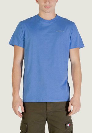 Blaues Baumwoll-T-Shirt mit kurzen Ärmeln und Rundhalsausschnitt, mit kleinem Logo auf der Brust und lockerem Schnitt.