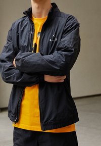 Jordan Let jakke / Sommerjakker - black