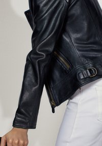 Massimo Dutti Veste en cuir - black