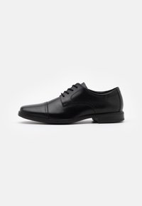 Clarks - HOWARD CAP - Obutev z vezalkami - black Miniaturna slika 1