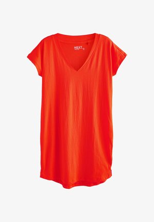 Rode T-shirt jurk met een V-hals, korte mouwen en een losse pasvorm. Gemaakt van zachte stof met een gladde textuur. De zoom is lichtjes gebogen aan de onderkant.