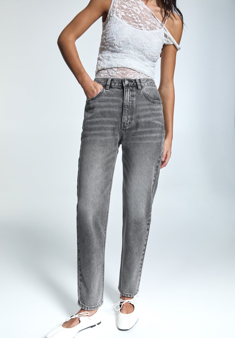 PULL&BEAR MOM Ravne kavbojke grey/siva Zalando.si