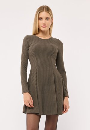 Terranova, ABITO TINTA UNITA - Abito in maglia - oliva scuro