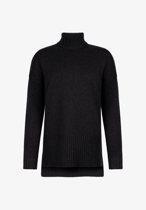 Czarny sweter z dzianiny z prążkowanym wysokim kołnierzem, obniżonymi ramionami i dłuższym tylnym dołem. Gładka tekstura z prążkowanymi akcentami u dołu.