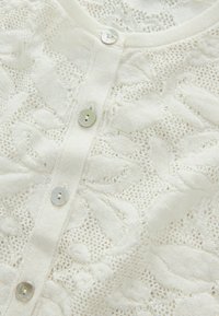 Unselected, white ecru