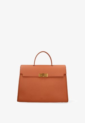 Oranje leren handtas met een gestructureerd ontwerp, bovenhandvat en een sluiting met vergulde toets. Heeft een gladde textuur en minimale accenten.