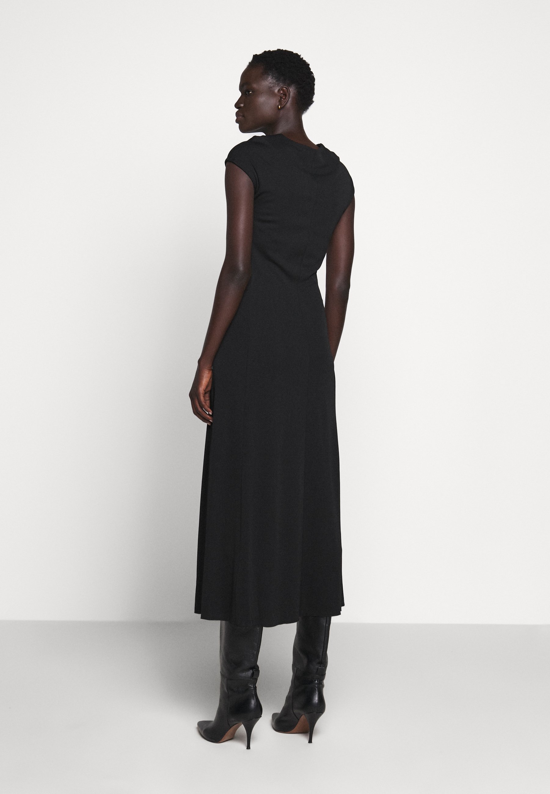 Tiger of Sweden ILENIA Maxikjole black Zalando.no Tiger of Sweden ILENIA - Maxikjole - black