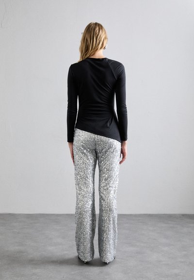 Stine Goya LONG SLEEVE WITH FIXED BUCKLE DAY TO EVENING - Top s dlhým rukávom - jet black