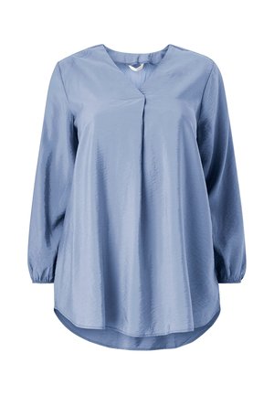 Jasnoniebieska bluzka z długim rękawem i dekoltem w serek, o luźnym kroju, ze ściągaczami przy mankietach oraz nieco dłuższym tylnym dołem.
