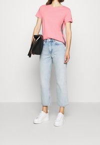 Tommy Hilfiger T-shirts print - pink