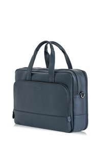 Niebieska skórzana torba na laptopa z podwójnymi uchwytami, przednią kieszenią i zamkiem błyskawicznym. Charakteryzuje się gładką fakturą i zdefiniowanym prostokątnym kształtem.