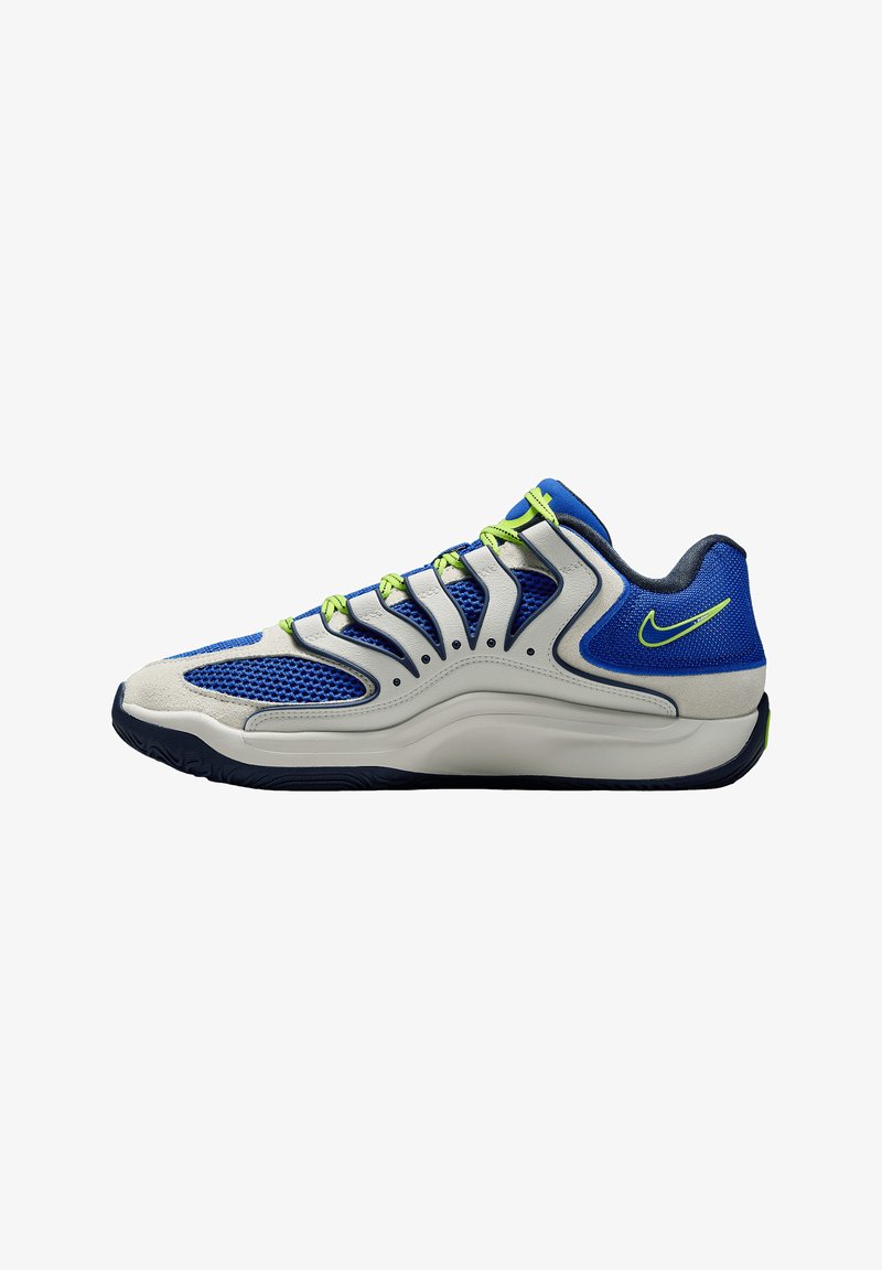 Nike tennisschoen met een blauwe en grijze mesh bovenkant, groene veters en accenten, en een dikke witte rubberen zool; beschikt over een gestructureerd ontwerp.