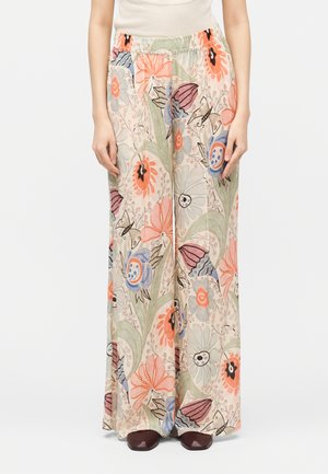 Pantalon à jambes larges avec taille élastique, présentant un imprimé coloré de fleurs et de papillons dans des tons pastel doux.