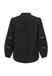 Mustmust tükk, millel on kõrge kaelus, kogutud tagaosa ja pikad puhv-sleeved, millel on läbipaistvad horisontaalsed ribaaktsendid. Sile materjal, lõdvestunud sobivus.