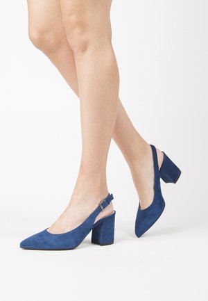 Blaue Wildleder-Slingbacks mit spitzem Zehen und Blockabsatz. Mit einem silberfarbenen Schnallenverschluss und glatter Oberfläche.