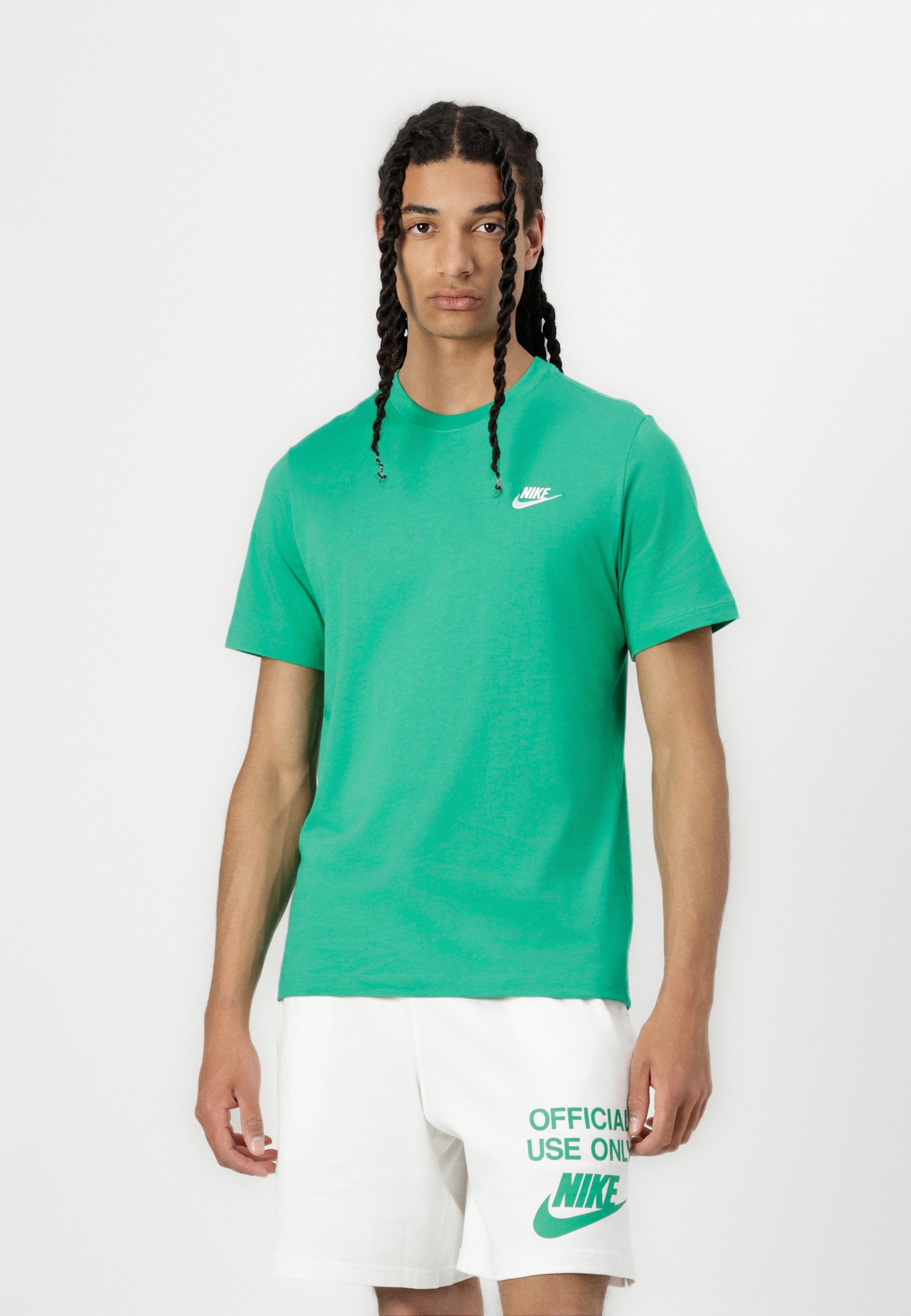 Nike Sportswear CLUB TEE T-shirt basic stadium green/groen