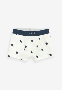 Herrboxers i vit tyg, med ett marinblått stjärnmönster och en marinblå midja märkt "NEXT." Stretchig och åtsittande design.
